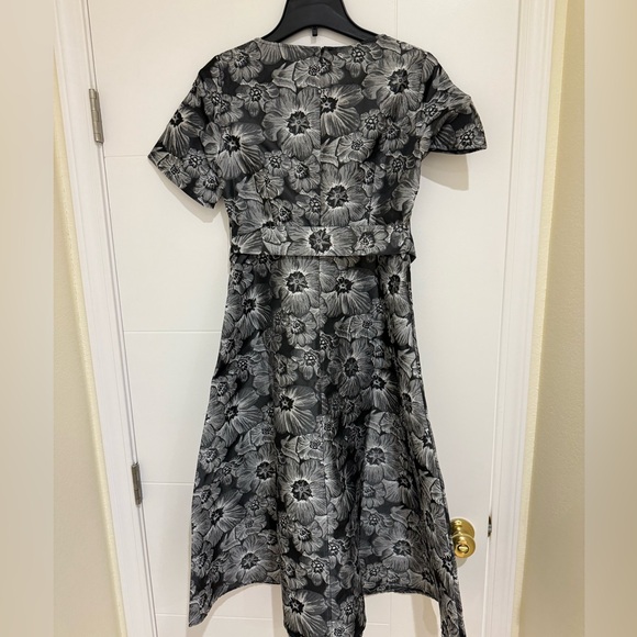 Chic Black and Gray Floral Midi Dress - Picture 4 of 8